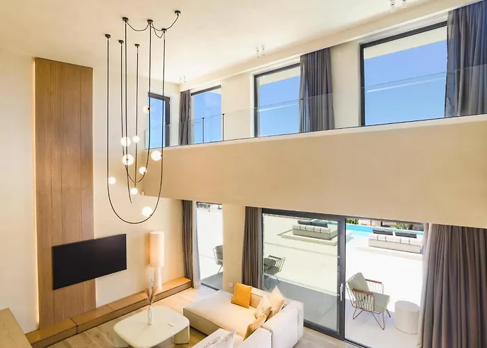 Pefkos Cove By Vilă